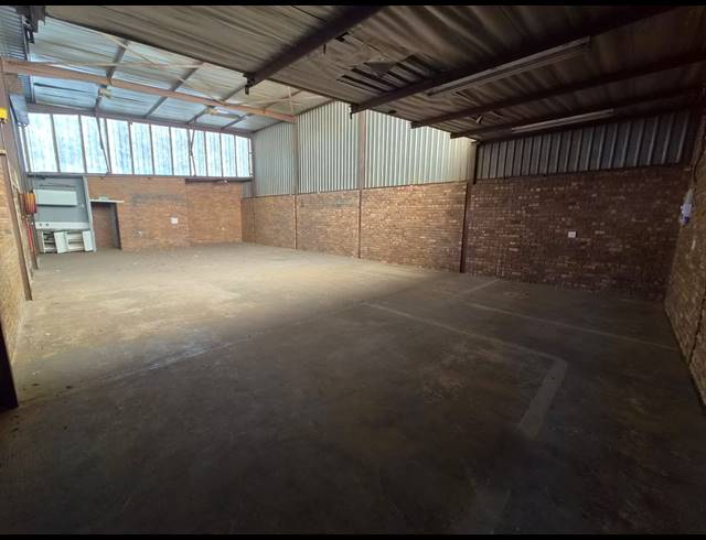 194M² WAREHOUSE TO LET IN WADEVILLE